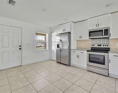 10438 Grimes Street - Photo Thumbnail 3
