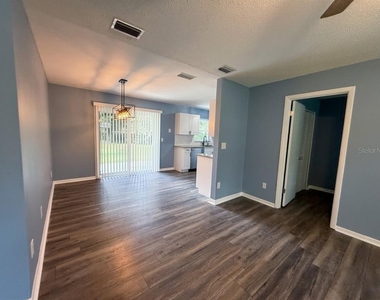 410 Albany Avenue - Photo Thumbnail 5