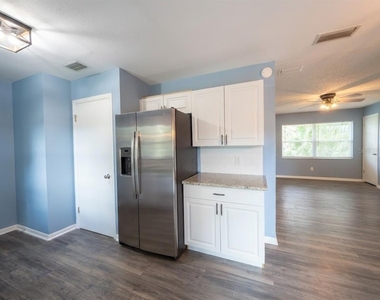 410 Albany Avenue - Photo Thumbnail 4