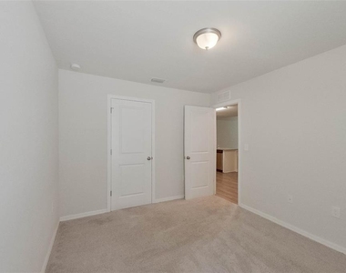 9101 Aegean Circle - Photo Thumbnail 7