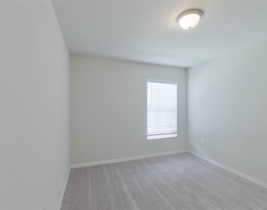 9101 Aegean Circle - Photo Thumbnail 6