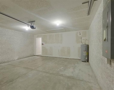 9101 Aegean Circle - Photo Thumbnail 14