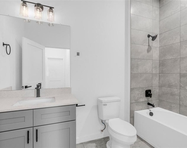 1318 W Dupont Drive - Photo Thumbnail 18