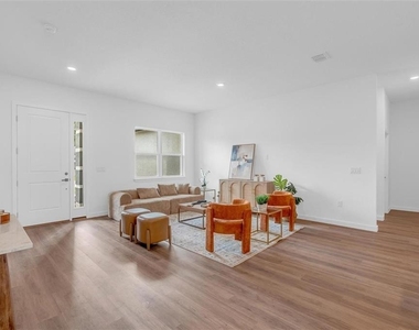 1318 W Dupont Drive - Photo Thumbnail 8