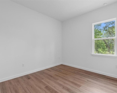 1318 W Dupont Drive - Photo Thumbnail 14