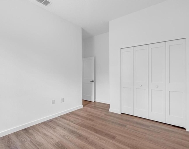 1318 W Dupont Drive - Photo Thumbnail 13