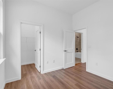 1318 W Dupont Drive - Photo Thumbnail 12