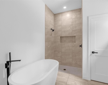 1318 W Dupont Drive - Photo Thumbnail 20