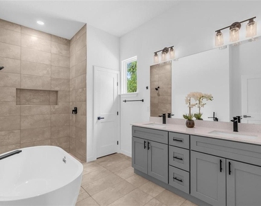1318 W Dupont Drive - Photo Thumbnail 17