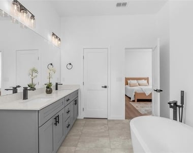 1318 W Dupont Drive - Photo Thumbnail 21