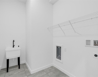 1318 W Dupont Drive - Photo Thumbnail 22