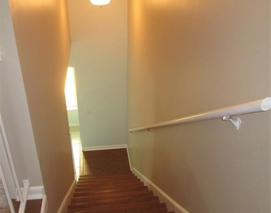 822 Town Circle - Photo Thumbnail 8