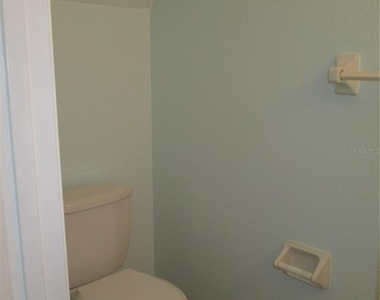 822 Town Circle - Photo Thumbnail 3