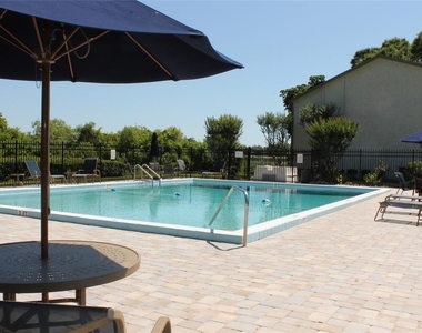 822 Town Circle - Photo Thumbnail 21