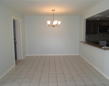 822 Town Circle - Photo Thumbnail 5