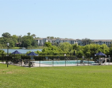 822 Town Circle - Photo Thumbnail 20