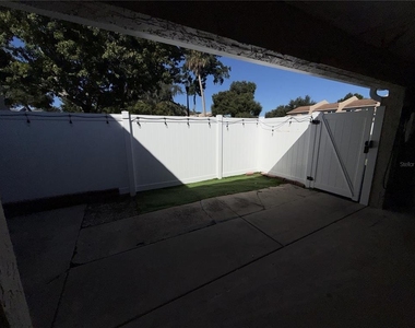 822 Town Circle - Photo Thumbnail 18