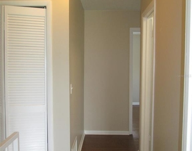 822 Town Circle - Photo Thumbnail 9
