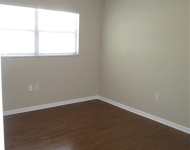 822 Town Circle - Photo Thumbnail 13