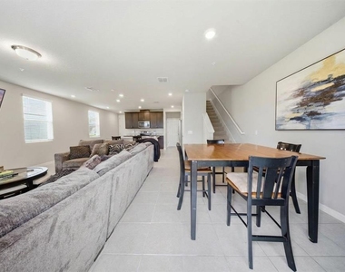 959 Robin Holly Street - Photo Thumbnail 3