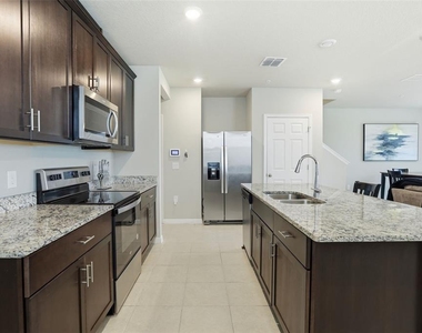 959 Robin Holly Street - Photo Thumbnail 7