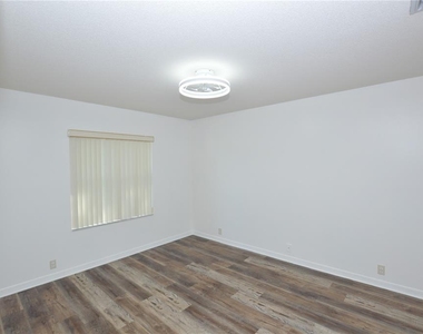 80 Fulton Place - Photo Thumbnail 8