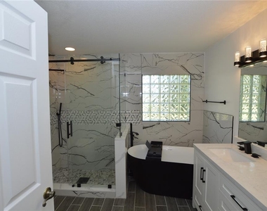 80 Fulton Place - Photo Thumbnail 3