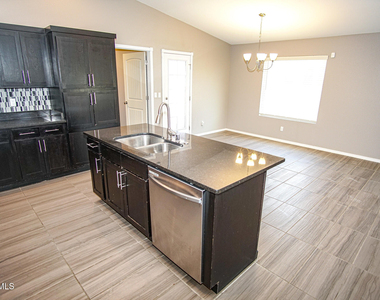 14913 Tierra Isaiah Avenue - Photo Thumbnail 3