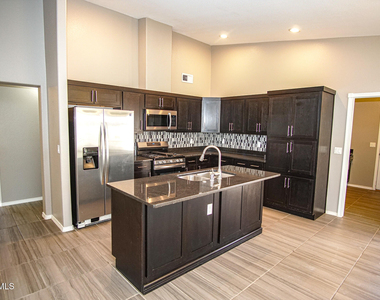 14913 Tierra Isaiah Avenue - Photo Thumbnail 5