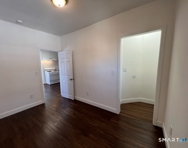 918 Maplewood Avenue - Photo Thumbnail 5