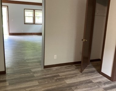 10 Phelps Lane - Photo Thumbnail 27