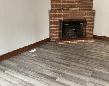 10 Phelps Lane - Photo Thumbnail 5