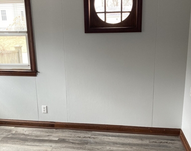 10 Phelps Lane - Photo Thumbnail 12
