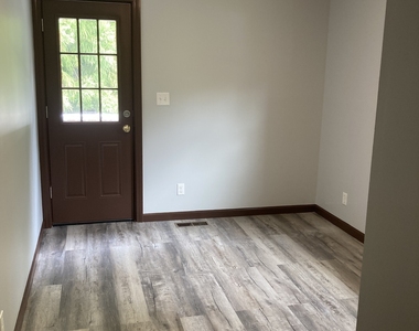 10 Phelps Lane - Photo Thumbnail 24