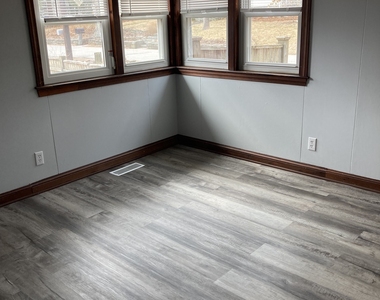 10 Phelps Lane - Photo Thumbnail 6