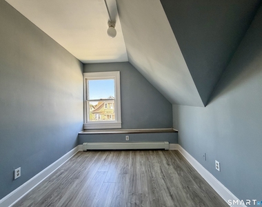 249 Black Rock Avenue - Photo Thumbnail 5