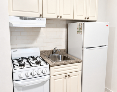 160 East 55th Street - Photo Thumbnail 3