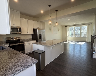213 Cranesbill Dr - Photo Thumbnail 12