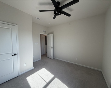 213 Cranesbill Dr - Photo Thumbnail 43