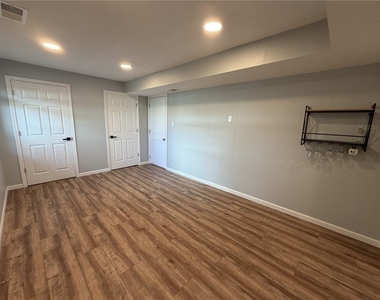 213 Cranesbill Dr - Photo Thumbnail 8