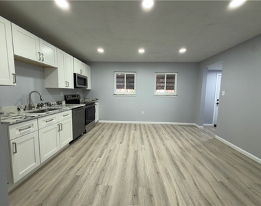 730 Broadway Ave - Photo Thumbnail 6