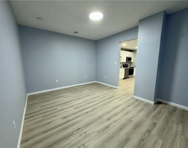 730 Broadway Ave - Photo Thumbnail 8