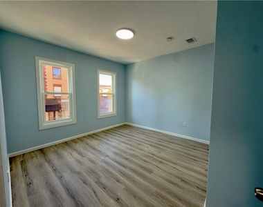 730 Broadway Ave - Photo Thumbnail 13