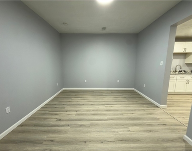 730 Broadway Ave - Photo Thumbnail 10