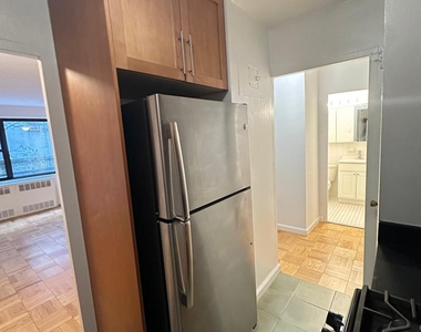 350 West 51st Street - Photo Thumbnail 2