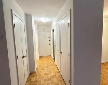 350 West 51st Street - Photo Thumbnail 7