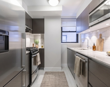 East 57th Street - Photo Thumbnail 2