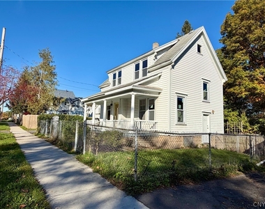 210 Grant Avenue - Photo Thumbnail 3