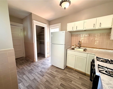 210 Grant Avenue - Photo Thumbnail 10