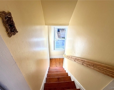 210 Grant Avenue - Photo Thumbnail 13